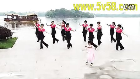 点击观看《华丰广场舞 我从草原来 广场舞健身舞 广场舞蹈视频大全 演唱：凤凰传奇》