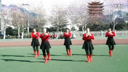 点击观看《秋雨玫瑰广场舞 习大大爱着彭麻麻 歌手：余润泽 / 徐铵》