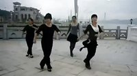 点击观看《芳姐广场舞 前面那个姑娘 演唱：张挥》