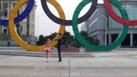 点击观看《嫣红广场舞 三步踩 雪莲 男女双人舞正面视频》