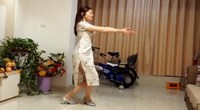 点击观看《小君广场舞 萧亚轩 我喜欢你快乐 编舞王子 紧身裤正面广场舞蹈视频》