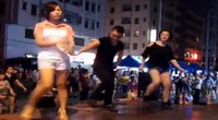 点击观看《谁说男人跳不好广场舞 看这个小伙多有激情！》