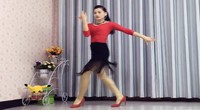 点击观看《青青世界广场舞 在他乡 编舞吉美 经典老歌 正背面舞蹈演示》