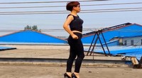点击观看《陈静广场舞 dj妹妹不哭 正背面 皮裤版》