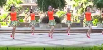 点击观看《杨丽萍广场舞 情为何物 美女编舞集体舞 青春活力舞步》
