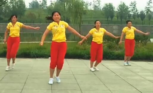 点击观看《大众健身队 中国舞台  活力广场舞 附舞曲MP3及教学视频》