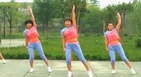 点击观看《hehe+大众健身队 寸土不让 鼓气励志健身操集体演示 附个人正背面动作教学》