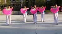 点击观看《多队形变换 大妈团队健身舞扇子舞坝坝舞》