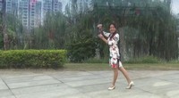 点击观看《官涌舞飞飞广场舞 旗袍美人  古典中国风舞蹈》