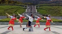点击观看《云南立铭广场舞 美人 民族风情老歌新跳简单藏舞含教学》