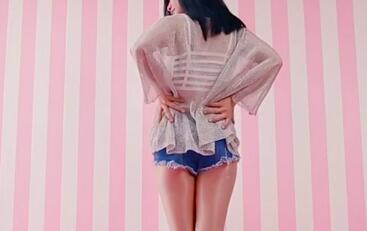 点击观看《韩式广场舞 年轻就是好 高跟牛仔裤美女性感热舞 时尚动感的韩舞太惹眼》