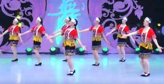 北京青青广场舞 阿瓦人民唱新歌  少数民族风格舞蹈