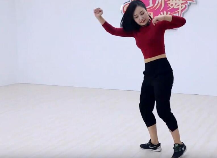 点击观看《姗姗广场舞 厉害厉害了  动感的鬼步舞》