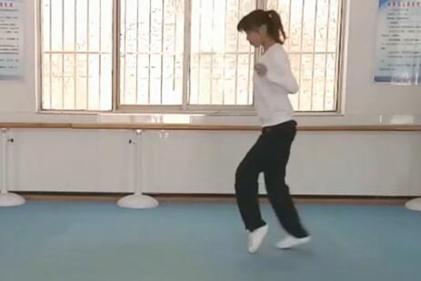 点击观看《好日子健身队 帅气的太空滑步舞 含完整教学视频》