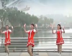 点击观看《青儿广场舞 准备好了吗 大妈的广场舞也这么时尚了》