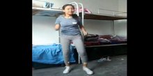 宿舍广场舞 集体宿舍跳起自由广场舞，美不美！美！！