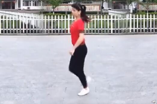 点击观看《32步鬼步舞教学《中国好姑娘》正反面附口令分解教学》