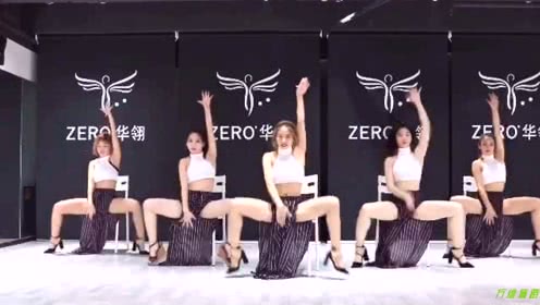 点击观看《一直很多人看的椅子舞视频》