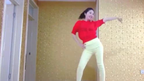 点击观看《舞姿优美的中年美女在家跳广场舞》