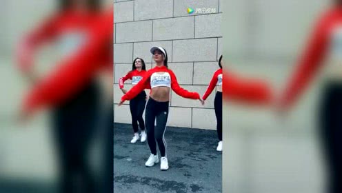 看俄罗斯美女跳俄罗斯广场舞！带感哟