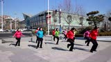 点击观看《广场舞版eiei！阿姨们好棒啊[赞]》