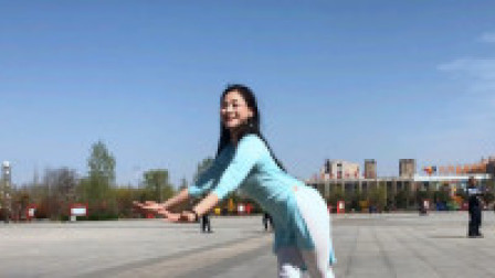 青青世界广场舞 每日清晨广场上的舞者