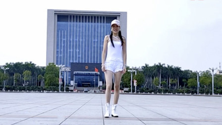 点击观看《美女鬼步舞视频《唱首情歌给草原》健身娱乐欢乐多》