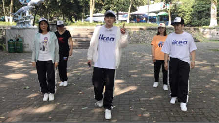 点击观看《简单8步烫脚鬼步舞《龙虾飘步》教学 学会你就是鬼步舞的武林高手！》