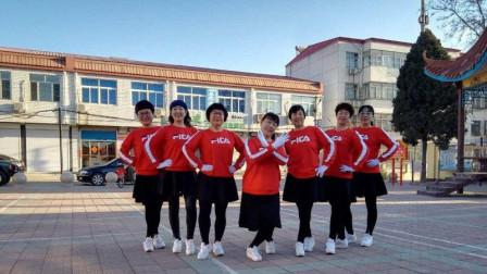 点击观看《第五套健身操视频 五小节全身运动健身操》