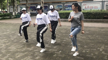 点击观看《鬼步舞一上一下基础步教学 一步步教简单好学》