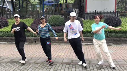 点击观看《4人鬼步舞视频 堪比太空步的曳步舞》