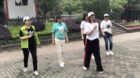 点击观看《简单初级鬼步舞 曳步舞动作奔跑步练习》