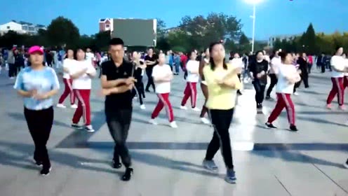 点击观看《入门鬼步舞赴汤蹈火 百看不厌的广场曳步舞》
