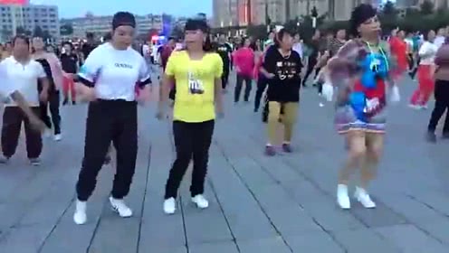 点击观看《好学无基础鬼步舞 妹妹不哭鬼步舞教学分解》