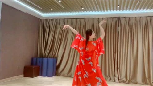 点击观看《中国民族舞千年祈 美女汉服古典舞》