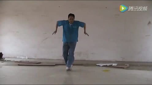 点击观看《点击量过亿大叔霹雳舞》