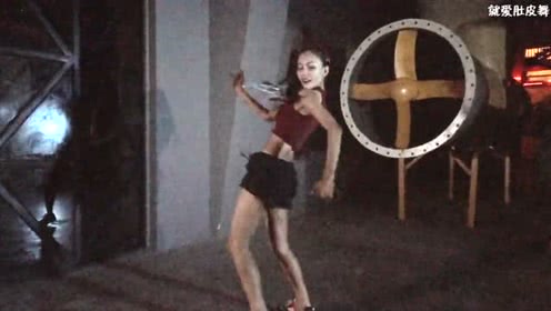 点击观看《肚皮舞的精髓在哪学的到？渔夫  酷劲十足的shaabi舞蹈视频》