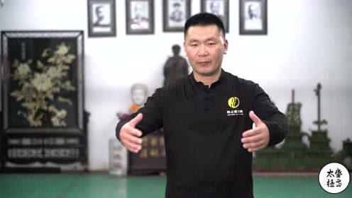 点击观看《练习太极拳过程中如何做好阶段性规划，看去广场舞讲解吧》