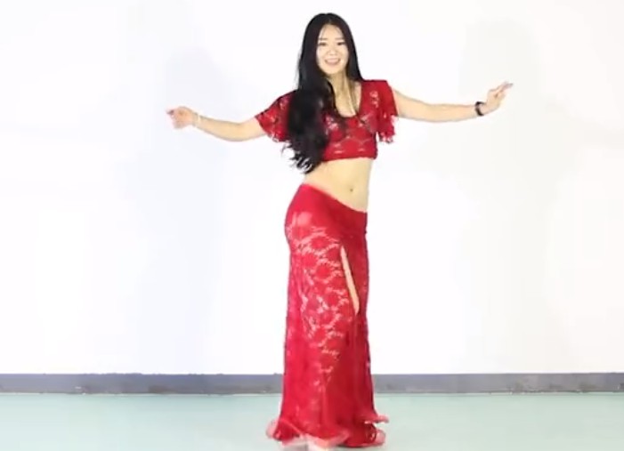红衣美女肚皮纱巾舞视频 有点恋爱的感觉