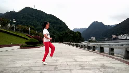 点击观看《鬼步舞基础步之前踏式后蹬奔跑教学》