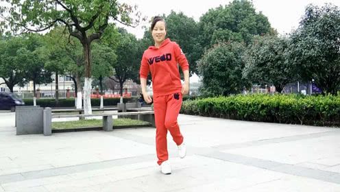 点击观看《一步步教你跳鬼步舞基础步教程八步摇，一看就会》